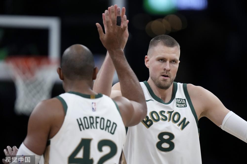 我们发现他 我们发现他