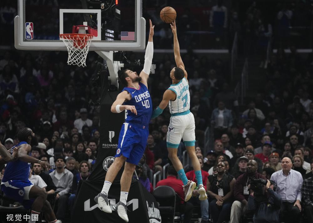 球在更高层 球在更高层